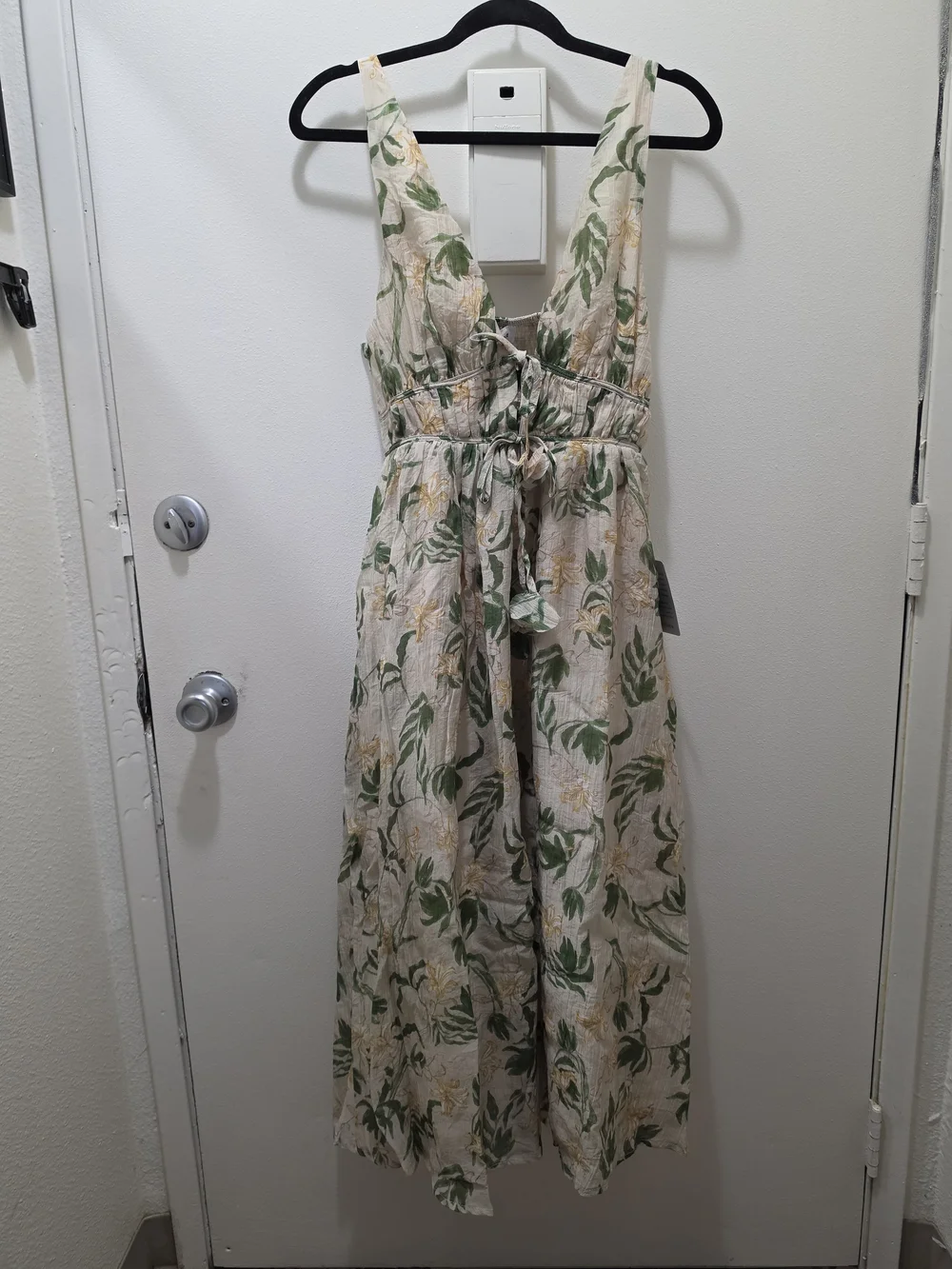 ​En Saison Floral Smocked Midi Dress with Fabric Tassels - NWT - Picture 3 of 14